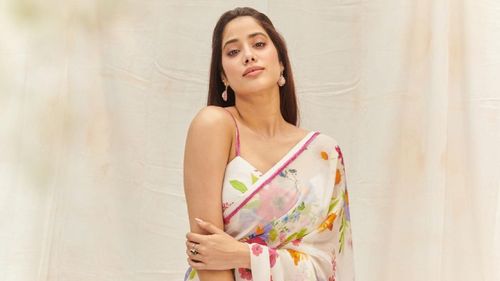 6 Sarees From Janhvi Kapoor's Closet, Ideal For Daytime Festivities