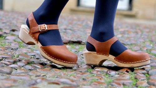 Clogs That Add a Hint Of Retro To Your Feet 
