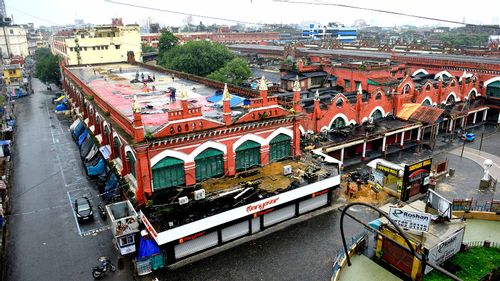 10 Iconic Markets And Bazaars In India For Festive Shopping  