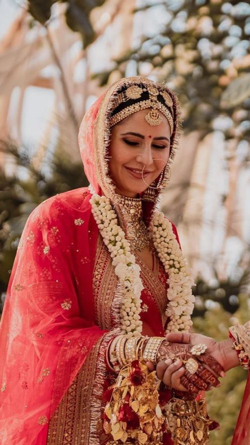 30+ Bridal Makeup Ideas to Complement Your Red Wedding Lehenga