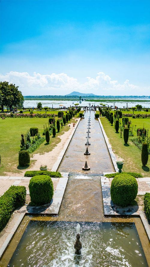 mughal gardens in kashmir