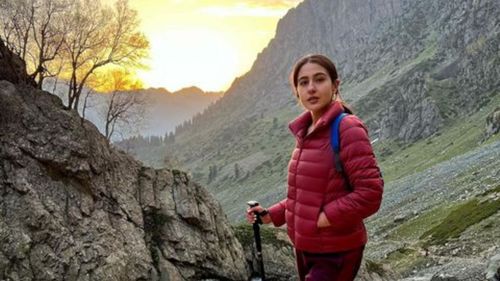 Sara Ali Khan Recreates ‘Kashmir Ki Kali’ In Pahalgam