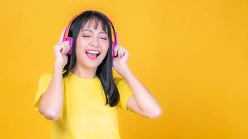 Celeb Hair Stylist Adhuna Bhabani On How To Rock Bangs