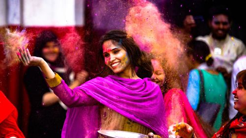 Effective Pre and Post-Holi Tips To Keep Skin & Hair Issues At Bay