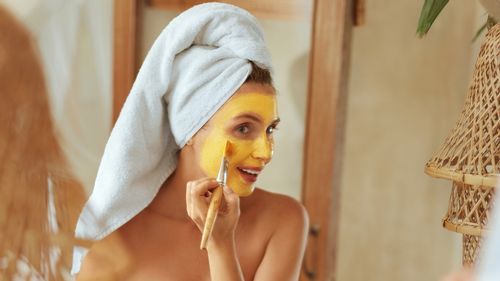 6 DIY Turmeric Masks For Glowing Skin